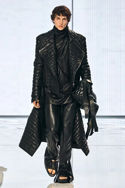 Look 14